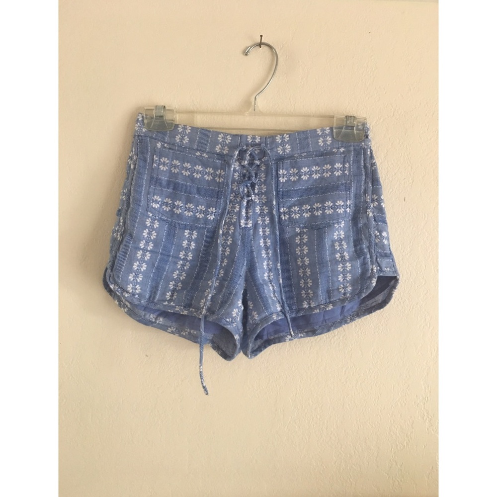 Ecote Blue and White Patterned Women Shorts